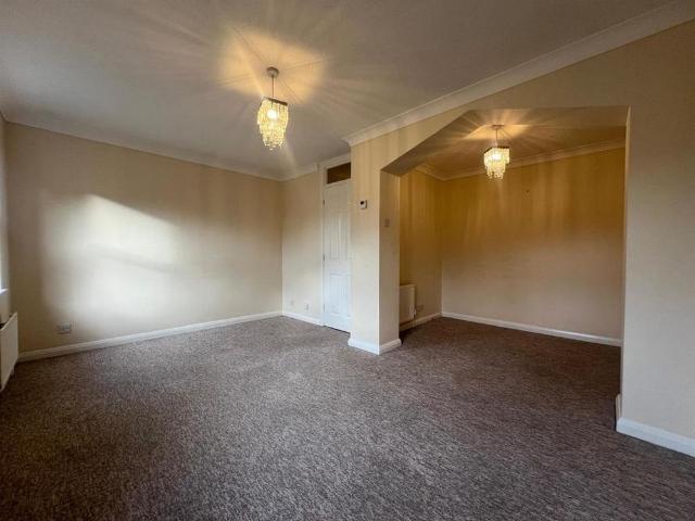 Townhouse for rent in Oaklands, Fretherne