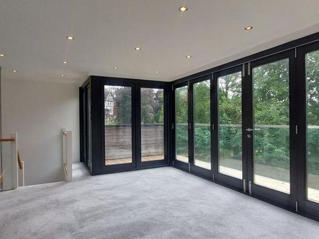 Townhouse for rent in Haddon, East Midlands