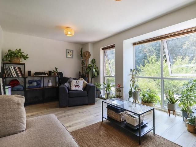 Townhouse for rent in Falcon Lodge, Wales