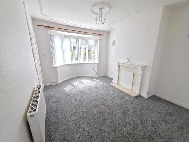 Townhouse for rent in Daisy Hill, Lee Bank