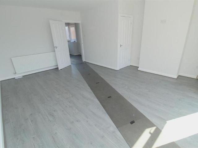 Townhouse for rent in Waddicar, Sefton