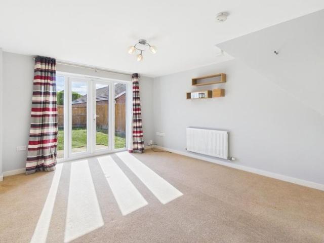 Townhouse for rent in Caldermill, East Midlands
