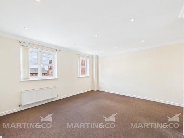 Townhouse for rent in Alverley, Doncaster