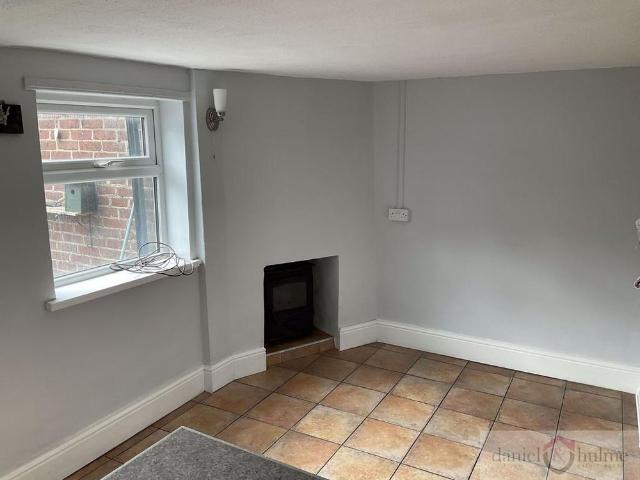 Townhouse for rent in Kingsley Moor, Staffordshire