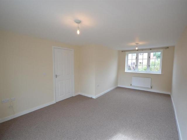 Townhouse for rent in Barton, Leicestershire
