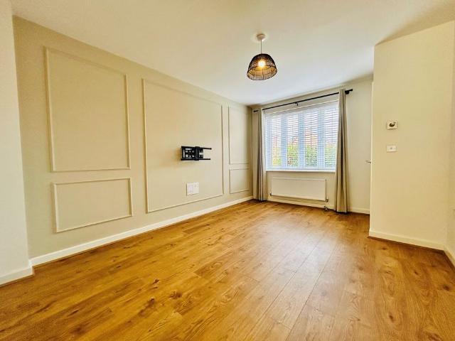 Townhouse for rent in Mickleover, East Midlands