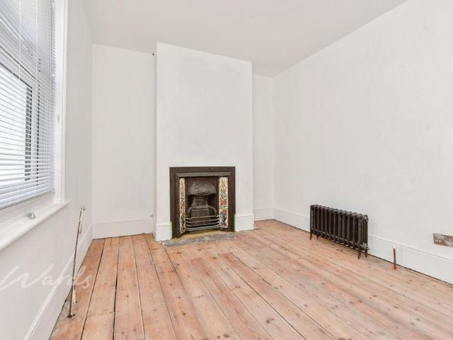 Townhouse for rent in East Cliff, Acol