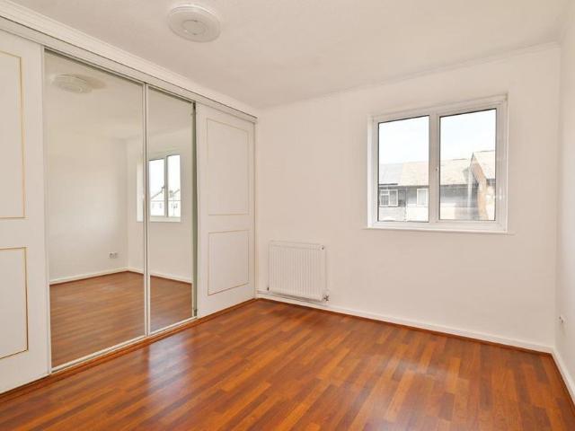 Townhouse for rent in Strawberry Hill, Greater London