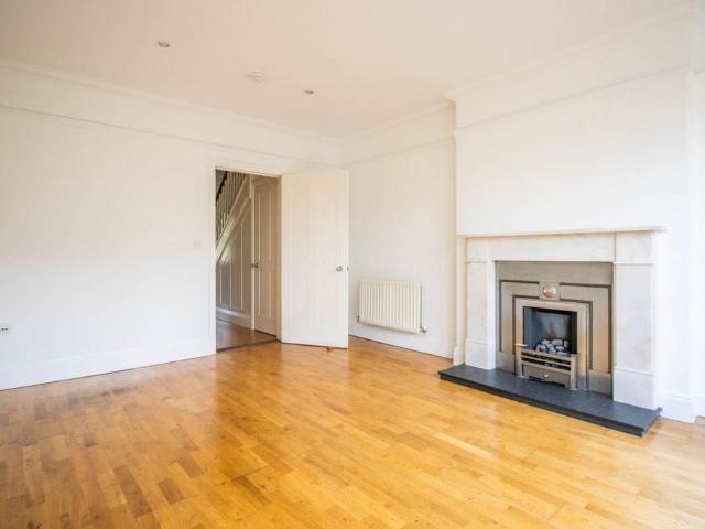 Townhouse for rent in Arbury, Cambridgeshire