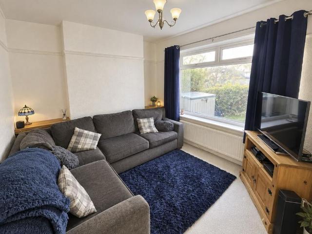 Townhouse for rent in Birkenshaw, Kirklees