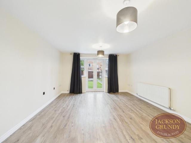 Townhouse for rent in Wootton, Northamptonshire