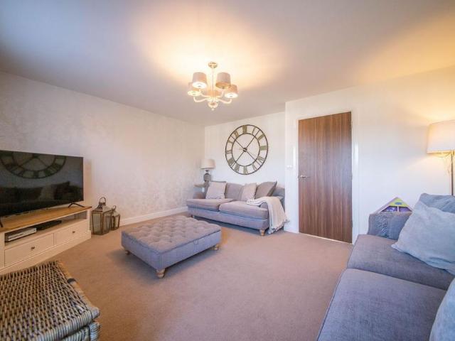 Townhouse for rent in Wargrave, Newton-le-willows