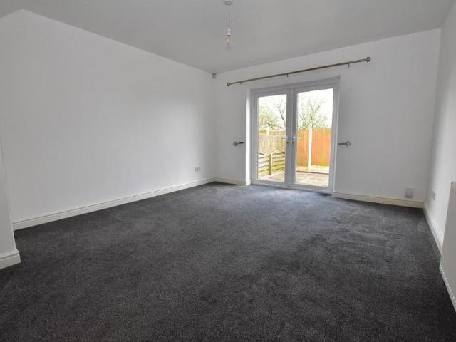 Townhouse for rent in Loundsley Green, East Midlands