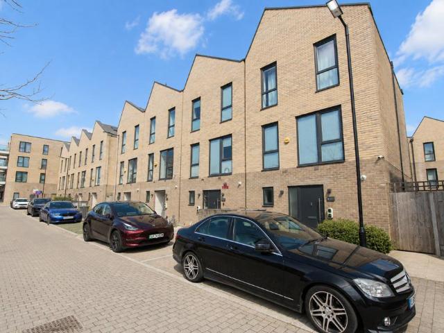 House for rent in Lane, Greater London