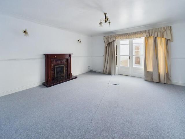 Townhouse for rent in Hanley, Stoke-on-Trent