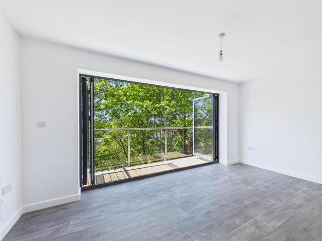Townhouse for rent in Norton Lees, South Yorkshire