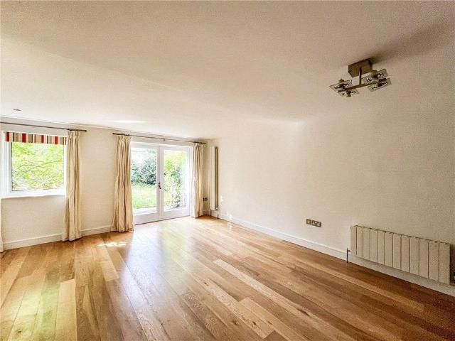Townhouse for rent in Middleton Estate, Bradford
