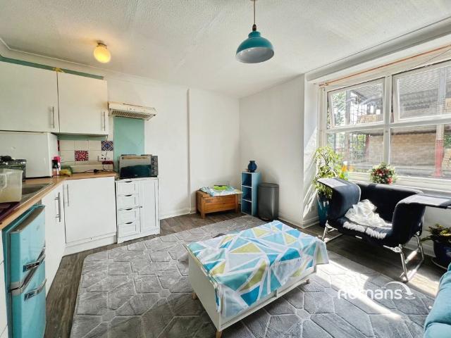 Townhouse for rent in Whitley, Reading