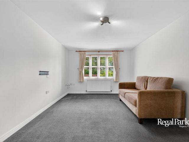 Townhouse for rent in Yaxley, Huntingdon