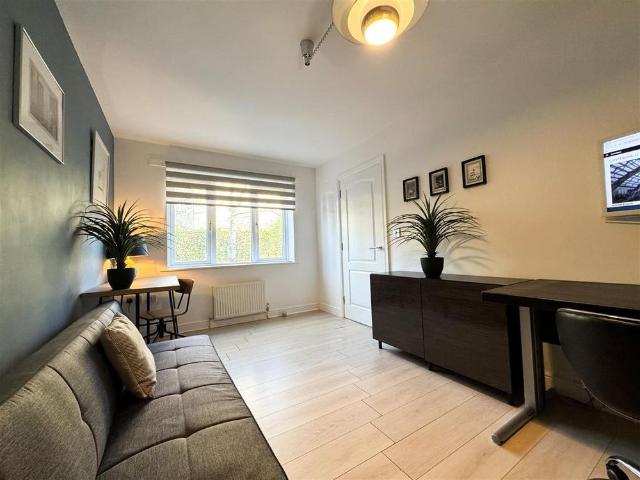 Townhouse for rent in Oughtibridge, Sheffield