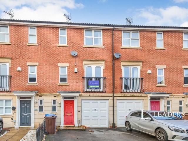 Townhouse for rent in Mickleover, East Midlands