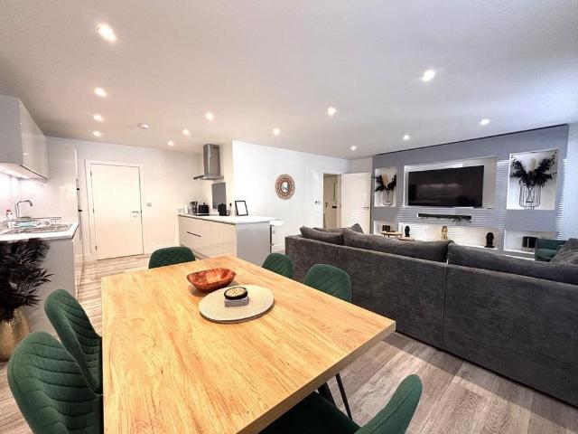 Townhouse for rent in Wick, Bournemouth