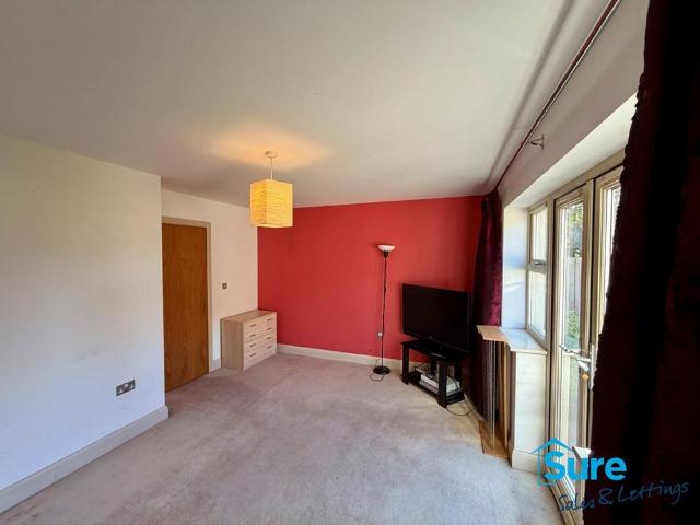 Townhouse for rent in Chequers, Gloucester