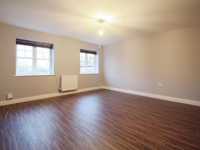Townhouse for rent in Upton-by-Chester, Two Mills