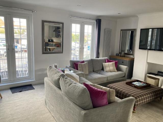 Townhouse for rent in Walhampton, Ashurst Bridge