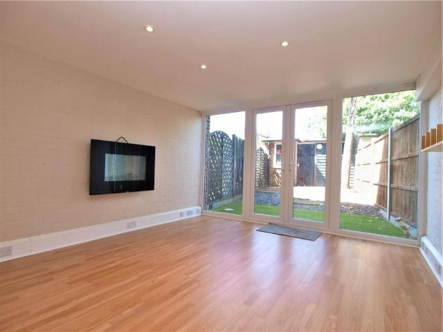Townhouse for rent in Greater London