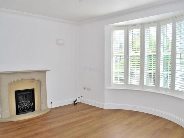 Townhouse for rent in Eden Park, Greater London