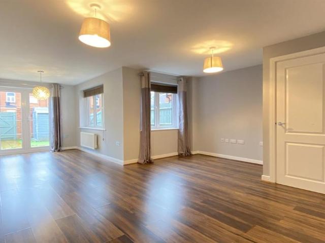 Townhouse for rent in Tadley, Priest Down