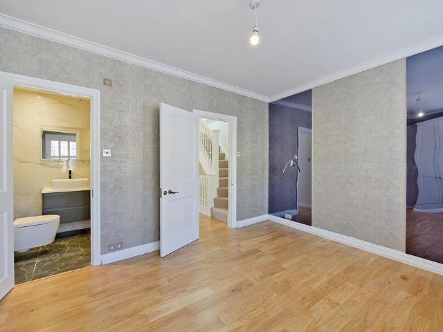 Townhouse for rent in Clewer New Town, Windsor