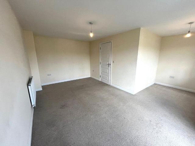 Townhouse for rent in Exley Head, Keighley
