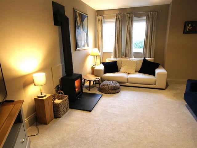 Townhouse for rent in Oughtrington, Warrington