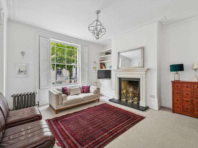 Townhouse for rent in Elephant and Castle, Greater London