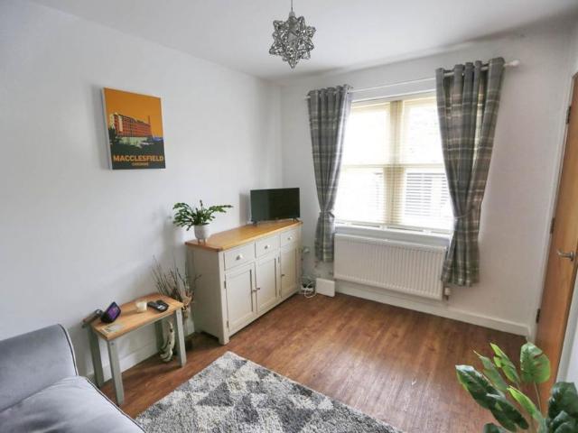 Townhouse for rent in Hurdsfield, Macclesfield