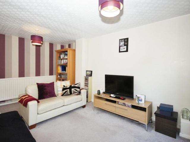 Townhouse for rent in Hillfields, West Midlands
