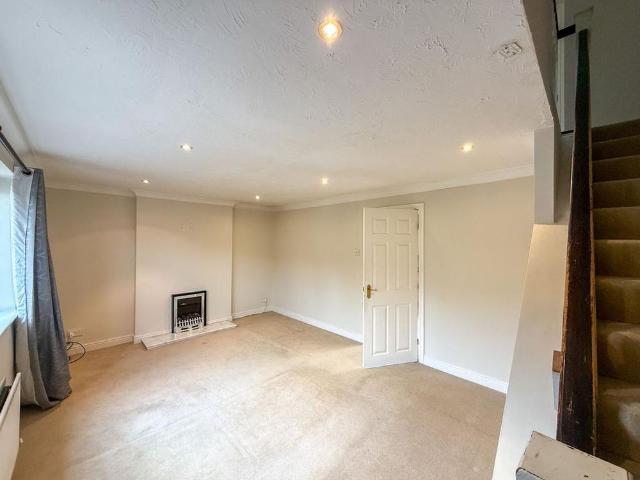 Townhouse for rent in Holme Valley, Netherthong