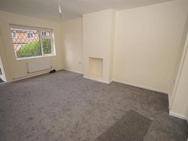 Townhouse for rent in Lee Bank, Greater Manchester