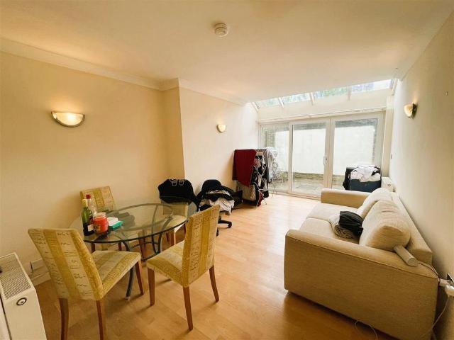 Townhouse for rent in Bevois Town, City Of Southampton