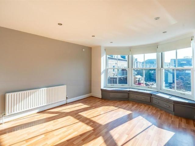 Townhouse for rent in High Field, York