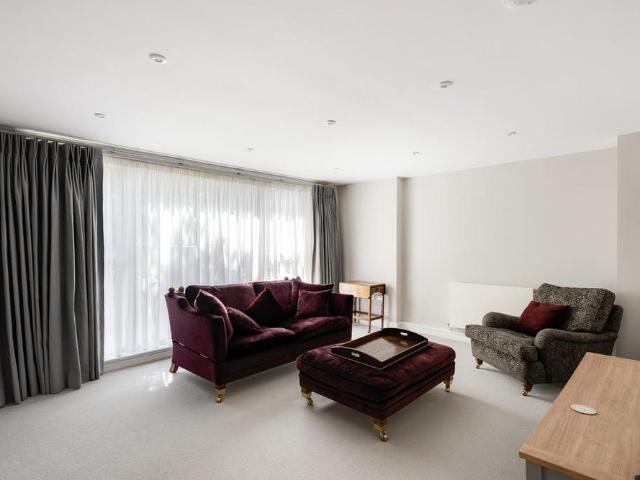 Townhouse for rent in Clifton Village, Bristol