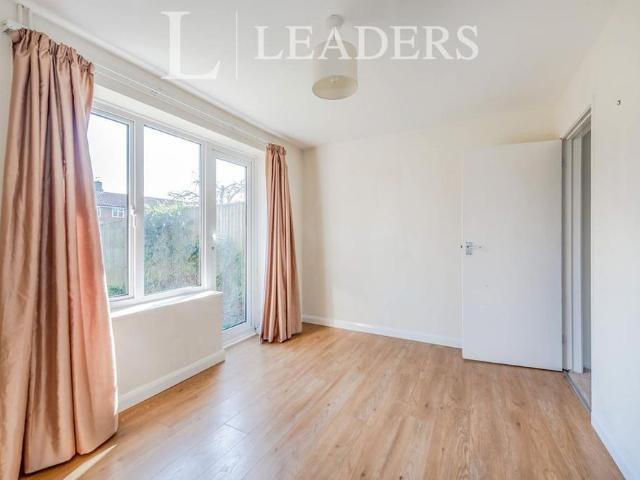 Townhouse for rent in Langley Green, Glynde