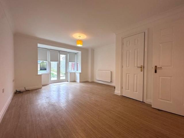 Townhouse for rent in Helford, Hampshire