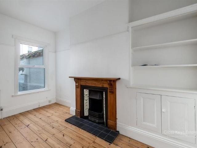 Townhouse for rent in Mount Wise