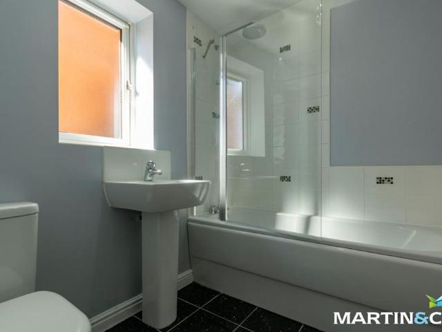 Townhouse for rent in Garretts Green, Birmingham