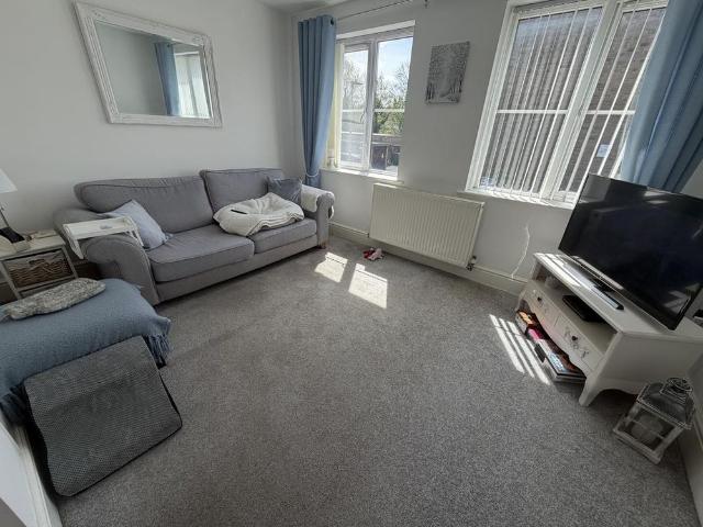 Townhouse for rent in Westwood Park, West Yorkshire