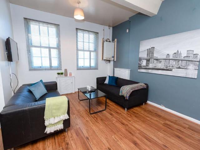 Townhouse for rent in Haddon, East Midlands