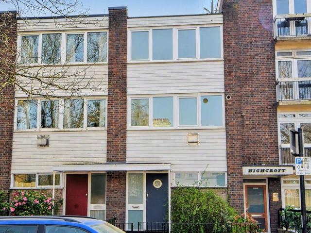 Townhouse for rent in Dartmouth Park, Isle Of Man